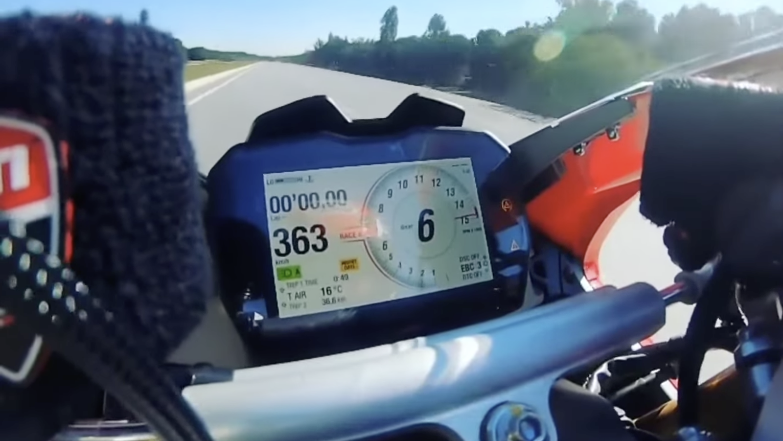 Ducati Panigale V4S TFT showing 200mph+ top speed
